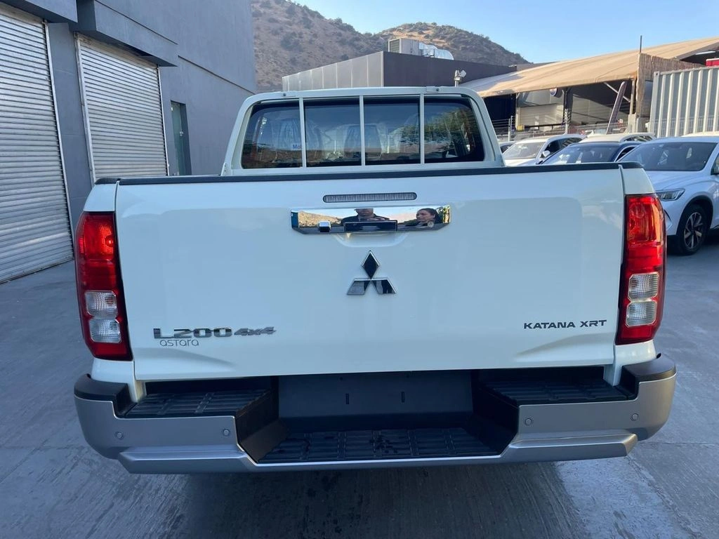 Mitsubishi L200 2.4 Katana Xrt Diesel 4x4 Dob. Cab. Euro6 Mt 4p año 2026