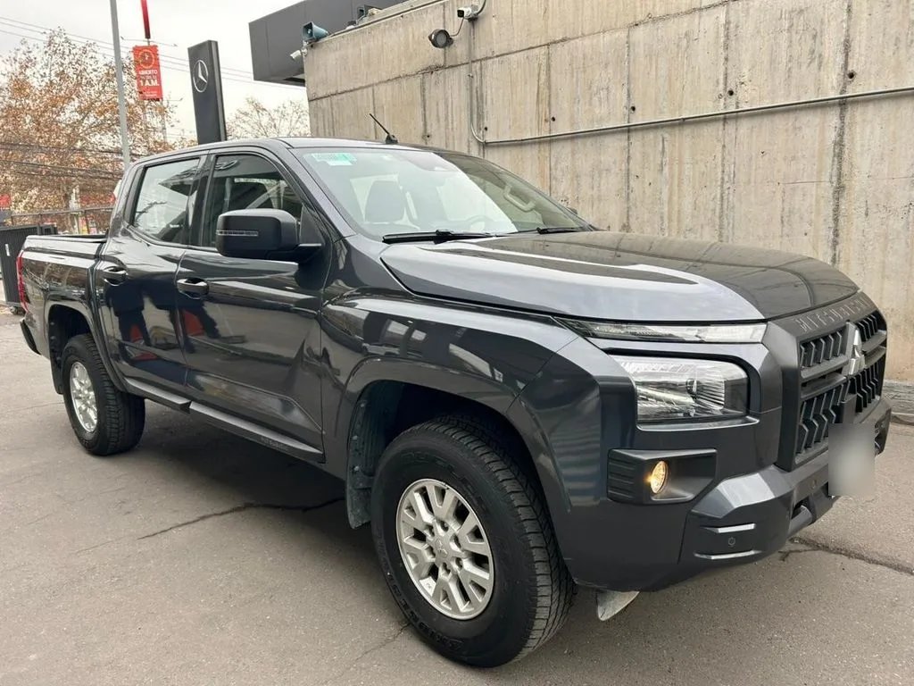 Mitsubishi L200 2.4 Katana Xrt Mt 4x4 Diesel año 2025