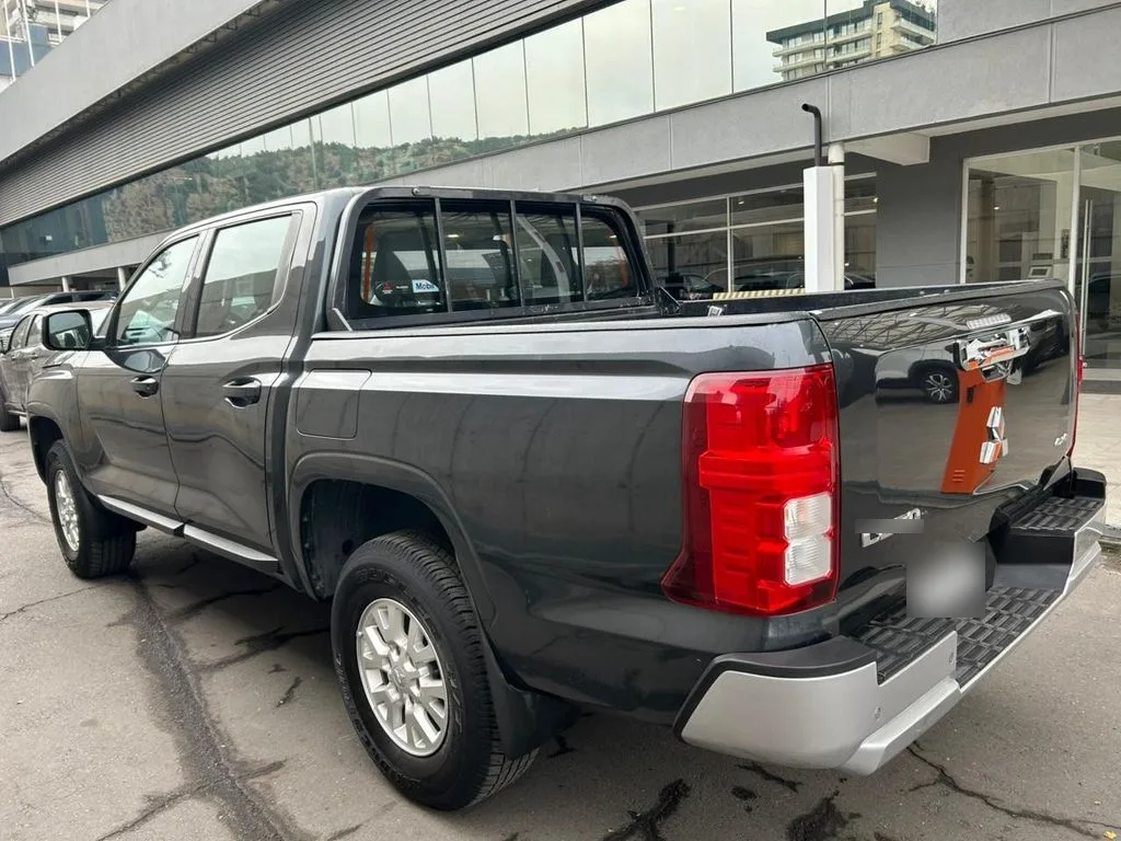 Mitsubishi L200 2.4 Katana Xrt Mt 4x4 Diesel año 2025
