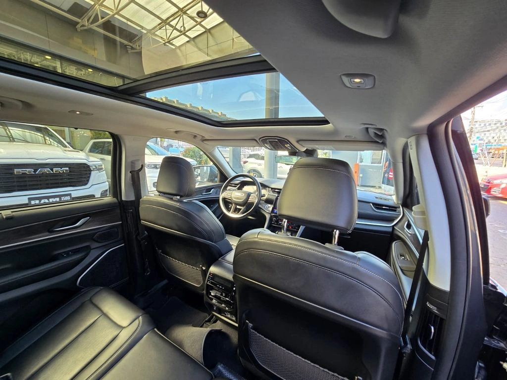 Jeep Grand Cherokee 3.6 Limited L At 4x4 año 2023