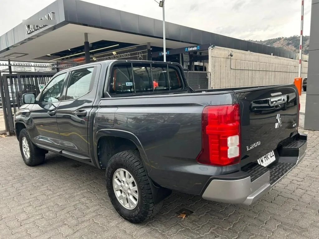 Mitsubishi L200 2.4 Katana Xrt Mt 4x4 Diesel año 2025