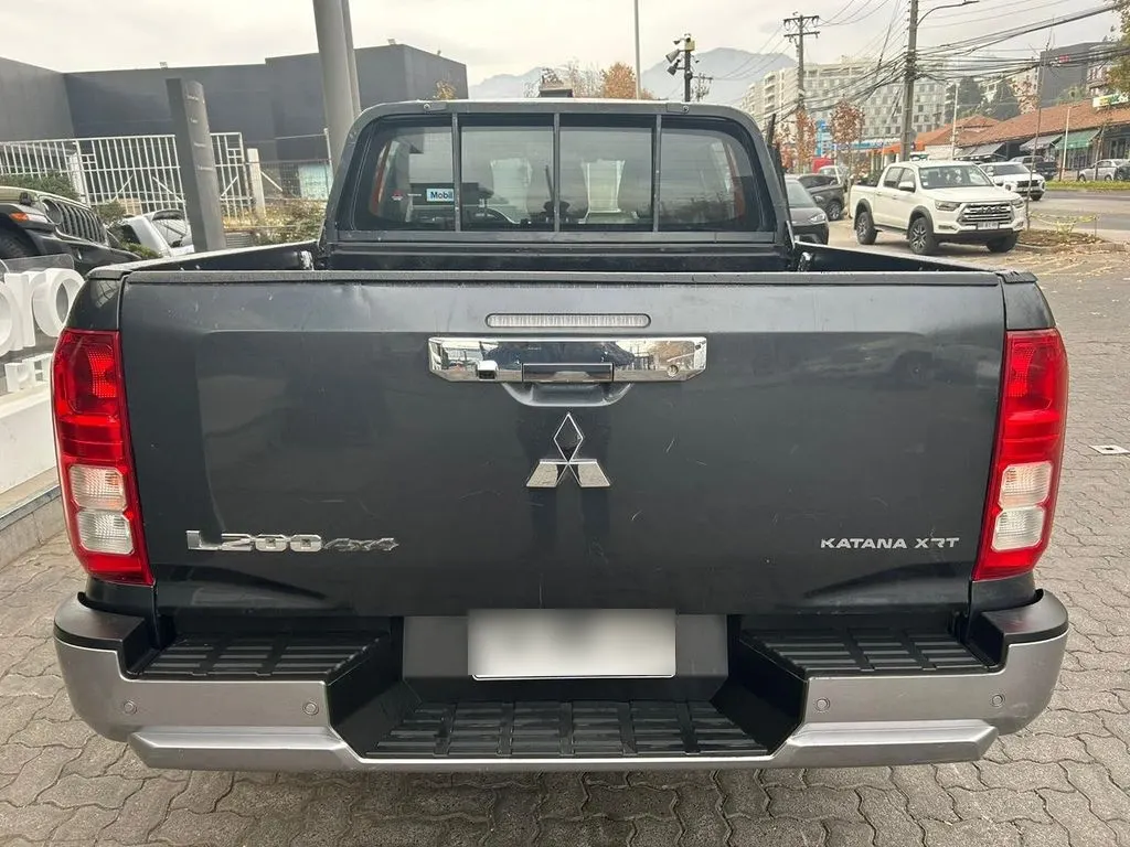 Mitsubishi L200 2.4 Katana Xrt Diesel 4x4 Dob. Cab. Euro6 Mt 4p año 2025
