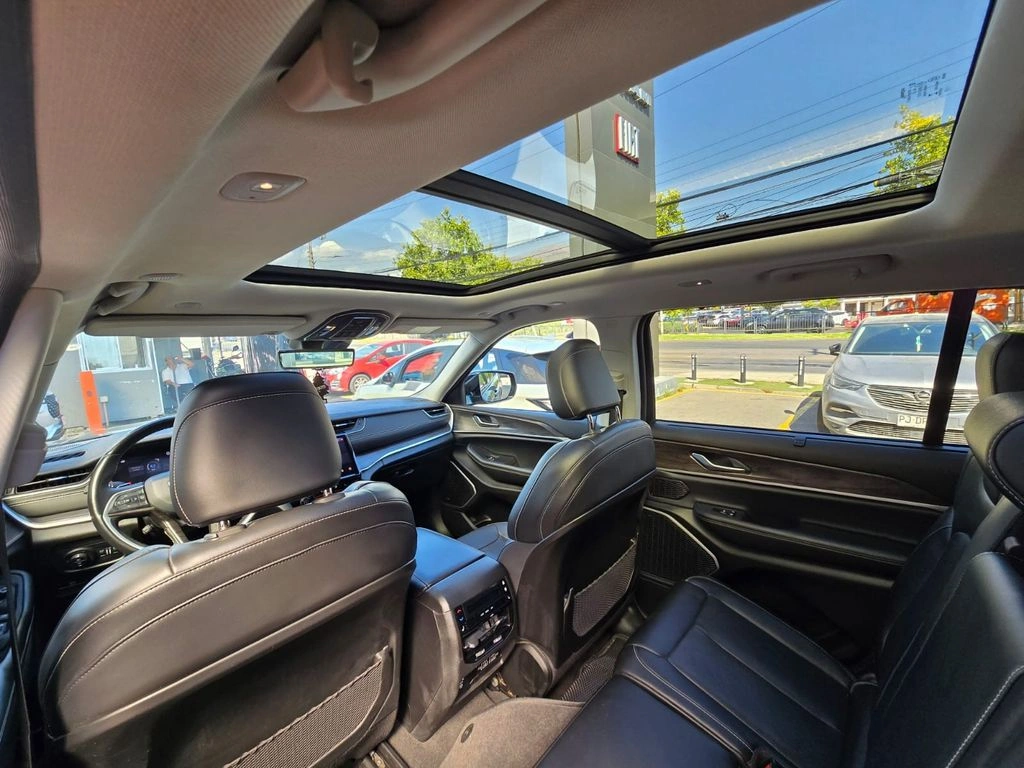 Jeep Grand Cherokee 3.6 Limited L At 4x4 año 2023