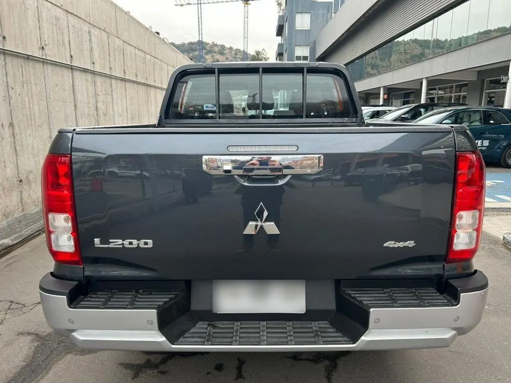 Mitsubishi L200 2.4 Katana Xrt Mt 4x4 Diesel año 2025