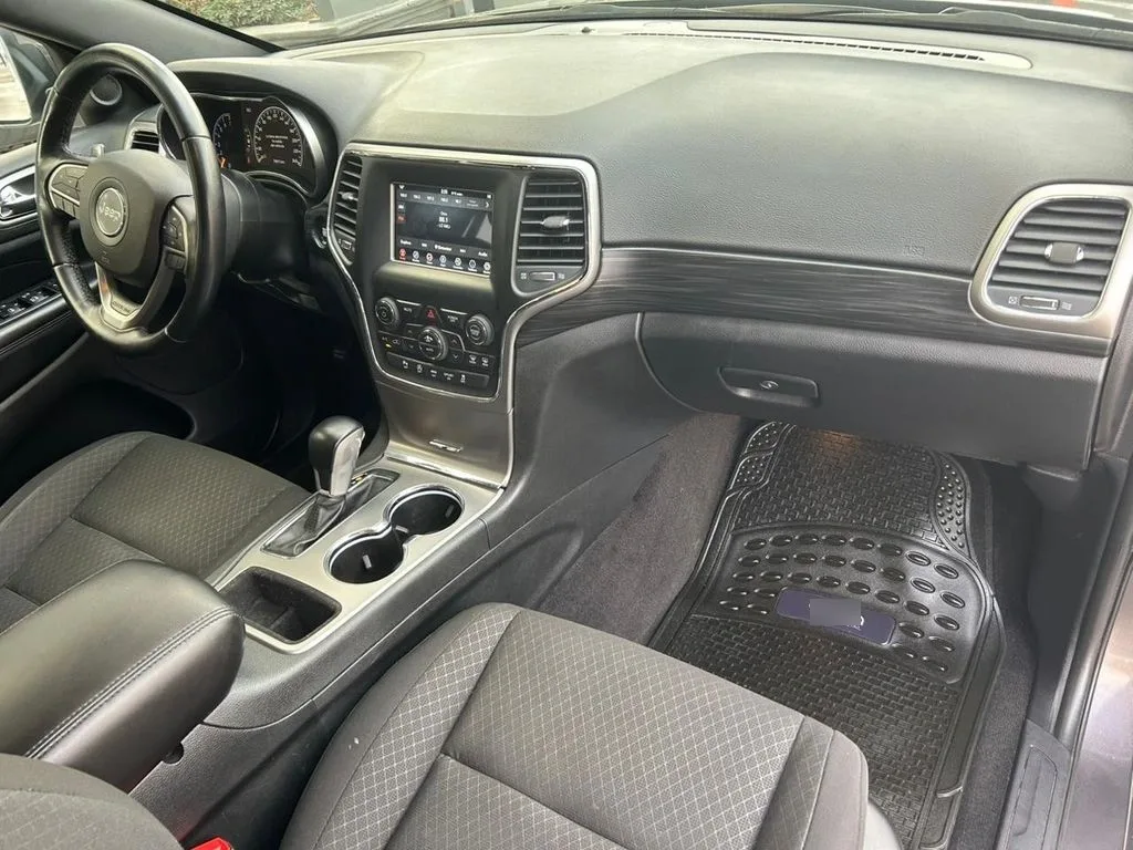 Jeep Grand Cherokee 3.6 Laredo At año 2022