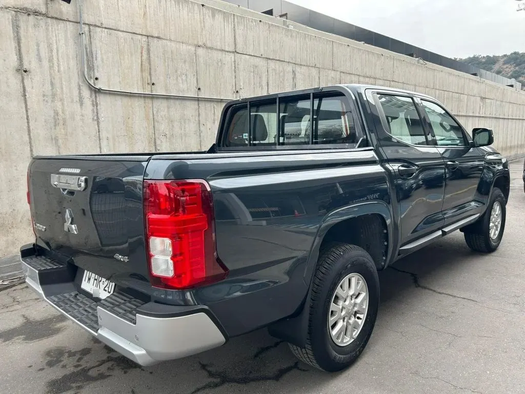 Mitsubishi L200 2.4 Katana Xrt Mt 4x4 Diesel año 2025