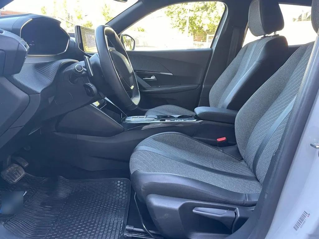 Peugeot 2008 1.2 Allure Pack Puretech 130 At año 2024
