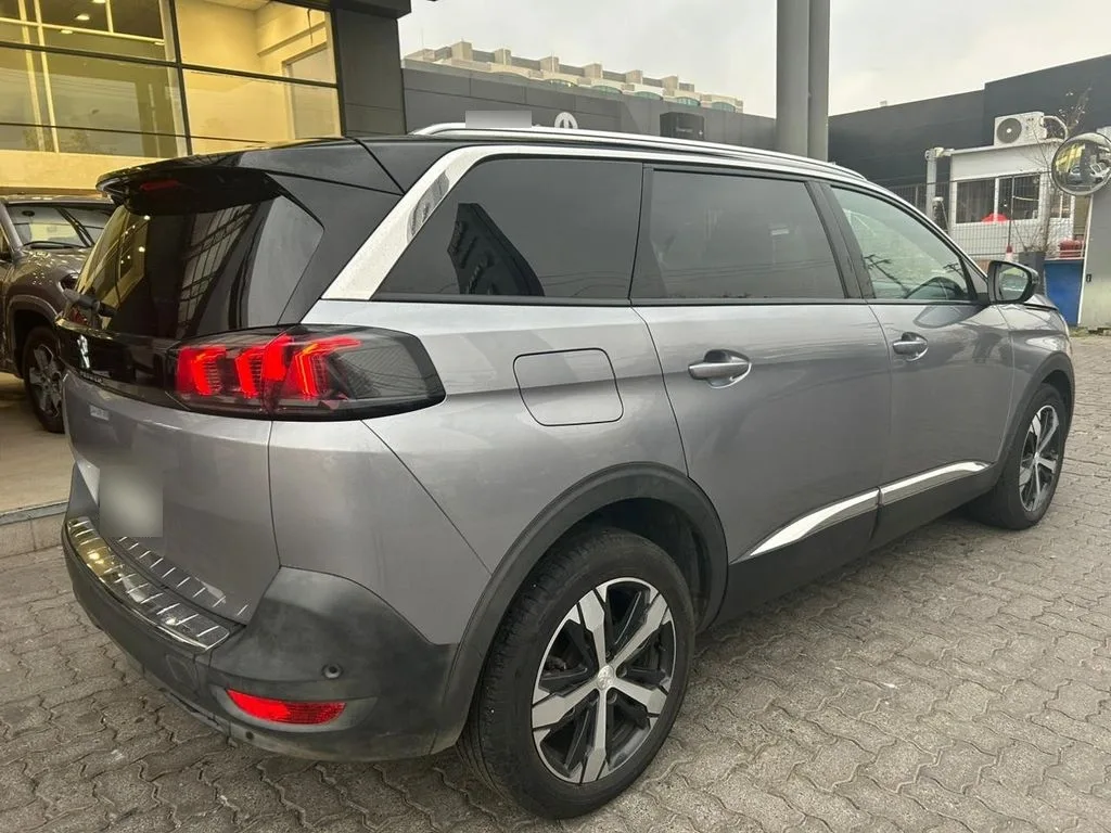 Peugeot 5008 1.5 Allure Pack Bluehdi 130 Eat8 At año 2024