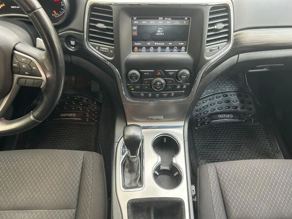 Jeep Grand Cherokee 3.6 Laredo At año 2022