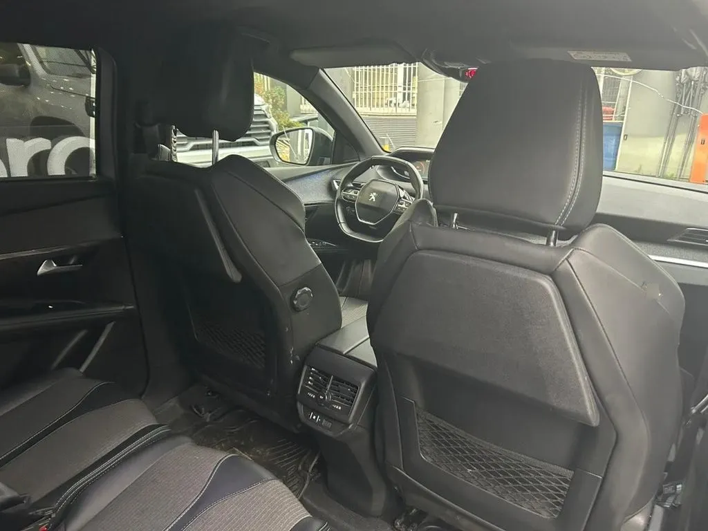 Peugeot 5008 1.5 Allure Pack Bluehdi 130 Eat8 At año 2024