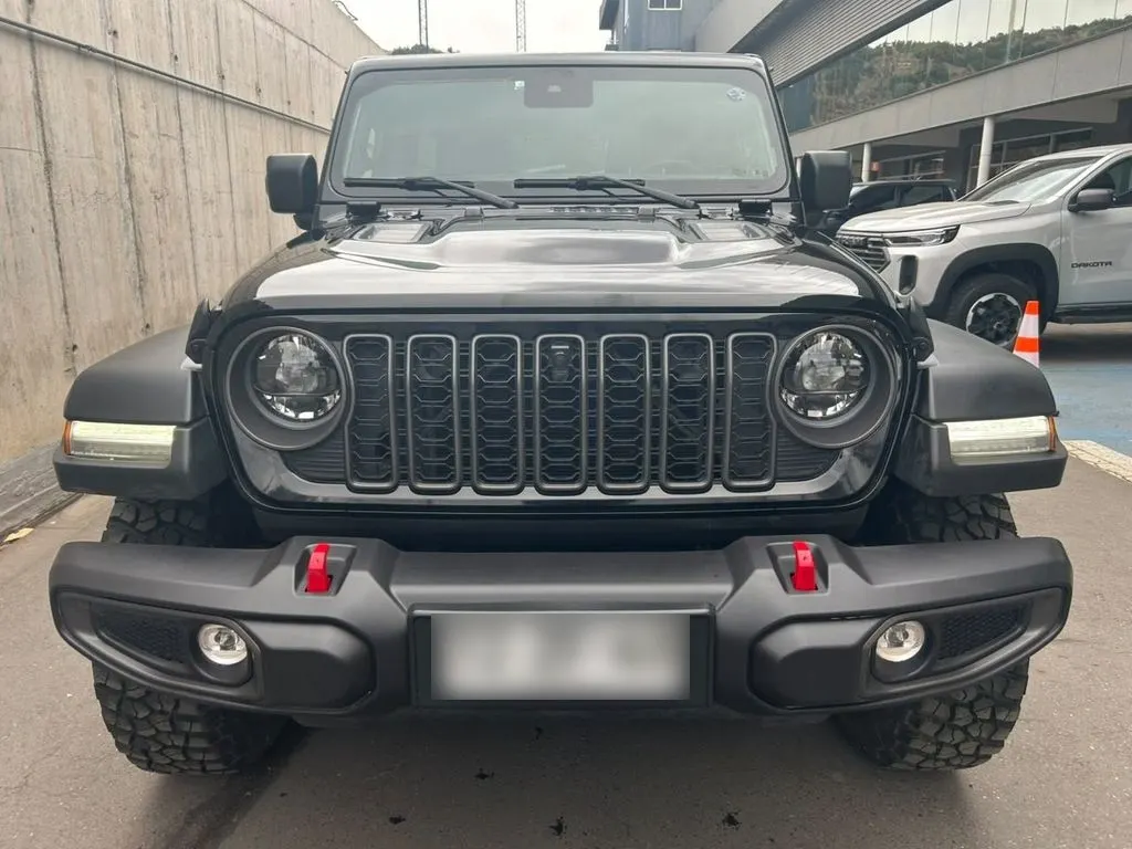 Jeep Wrangler 2.0 T Sahara At 4x4 año 2025
