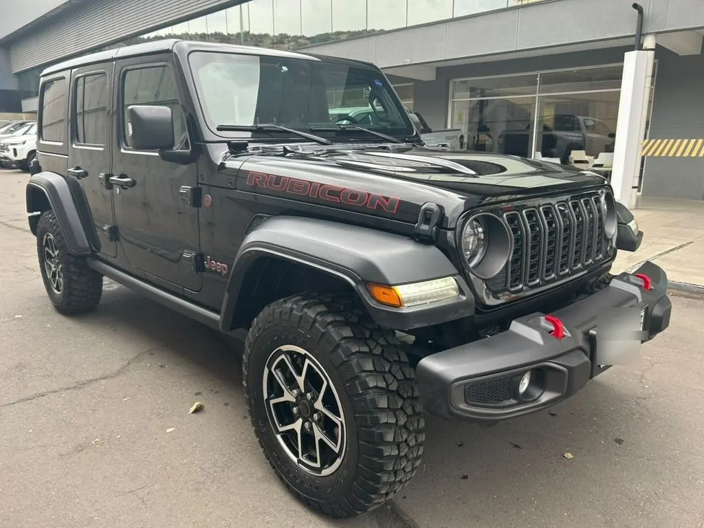 Jeep Wrangler 2.0 T Sahara At 4x4 año 2025