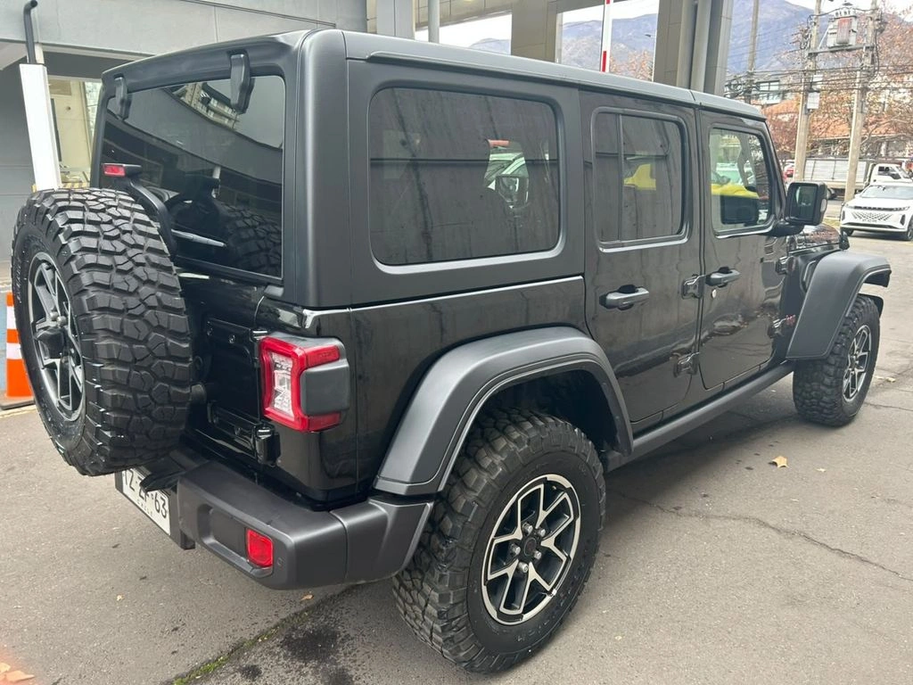 Jeep Wrangler 2.0 T Sahara At 4x4 año 2025