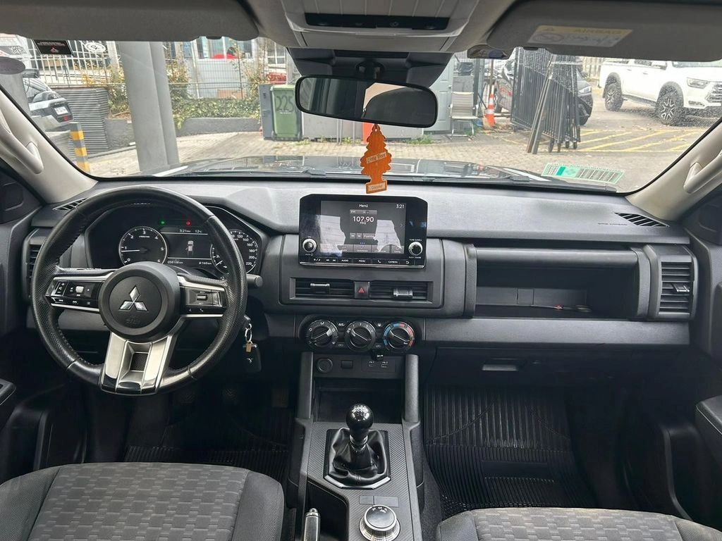 Mitsubishi L200 2.4 Katana Xrt Diesel 4x4 Dob. Cab. Euro6 Mt 4p año 2025