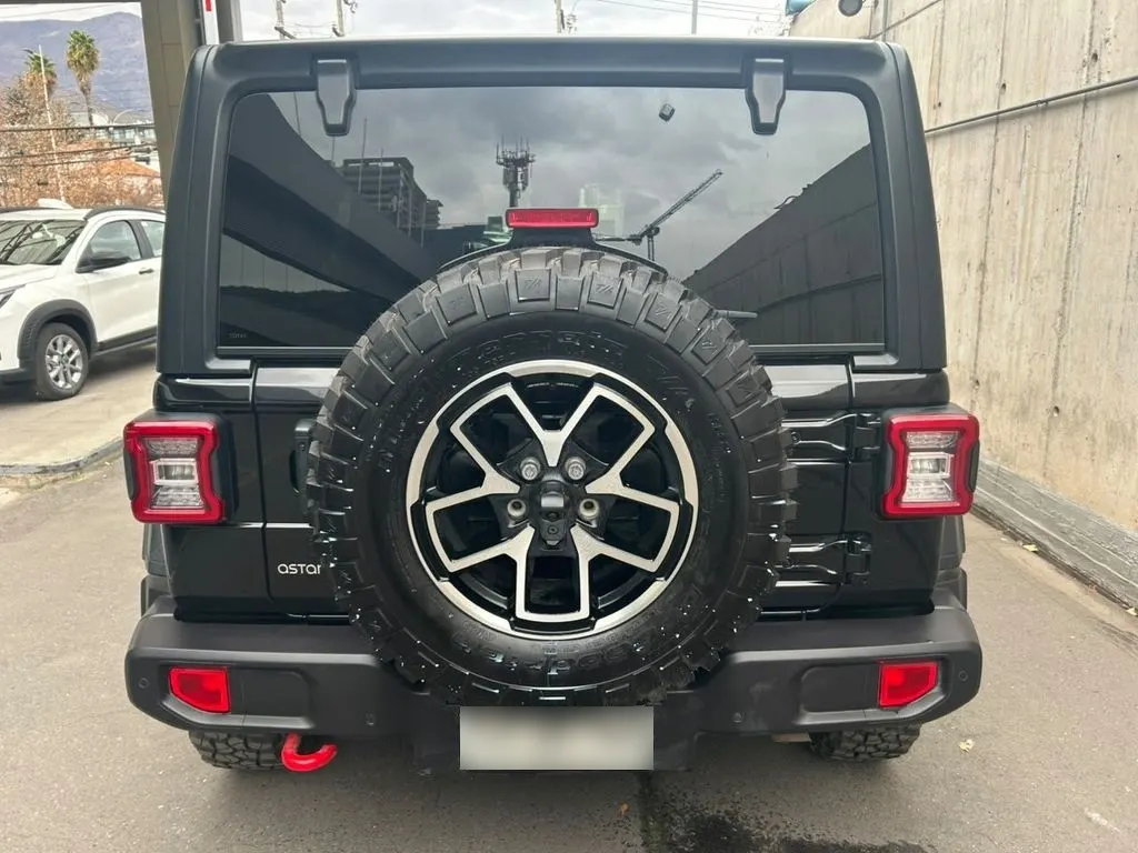 Jeep Wrangler 2.0 T Sahara At 4x4 año 2025