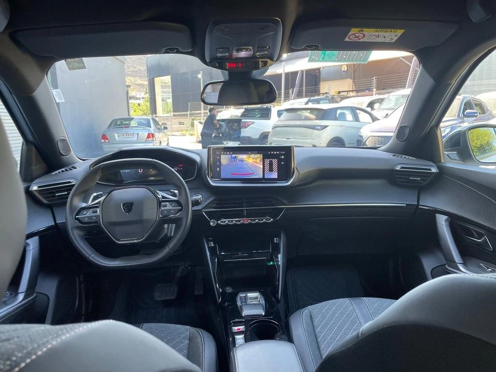 Peugeot 2008 1.2 Allure Pack Puretech 130 At año 2024