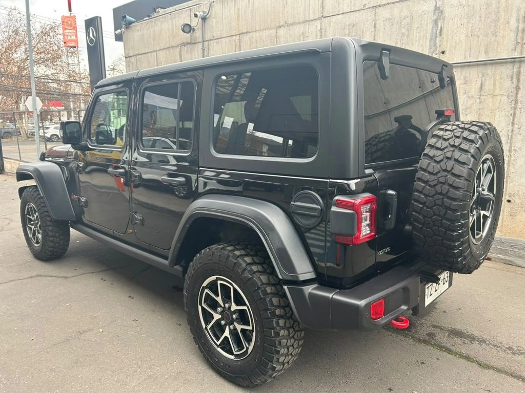 Jeep Wrangler 2.0 T Sahara At 4x4 año 2025