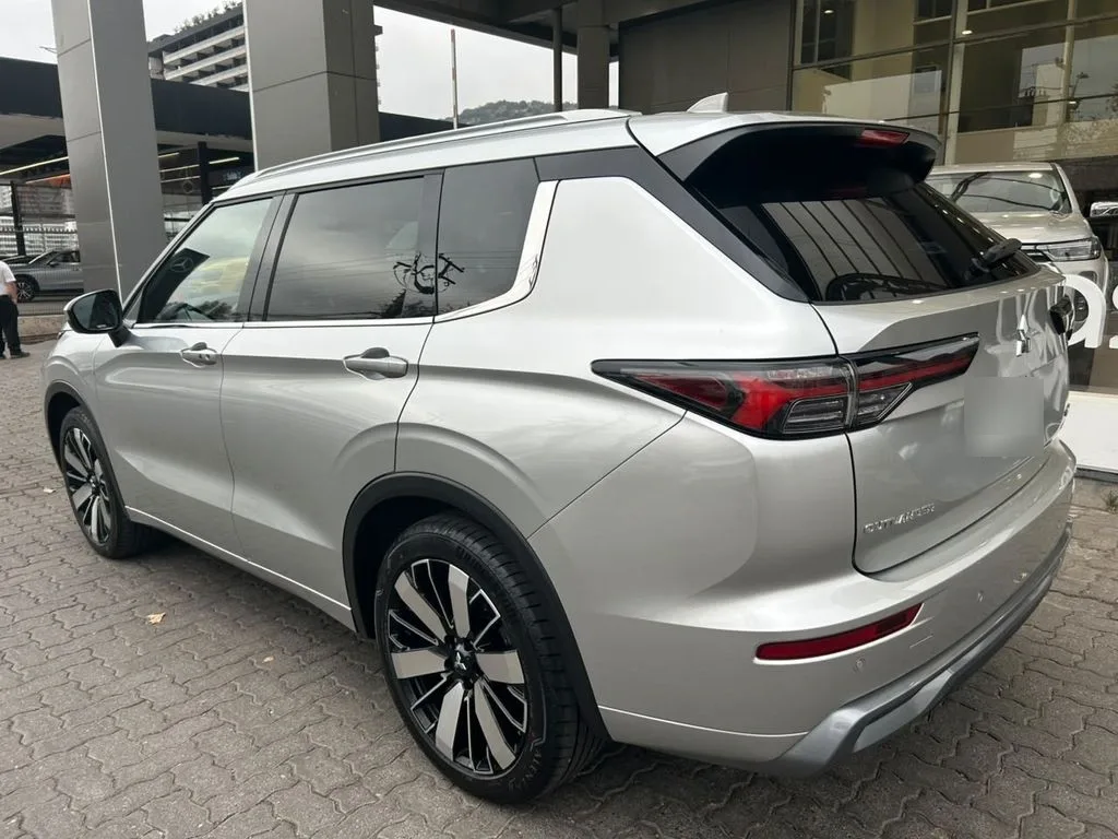Mitsubishi Outlander 2.5 Gls Limited 4x4 At año 2026