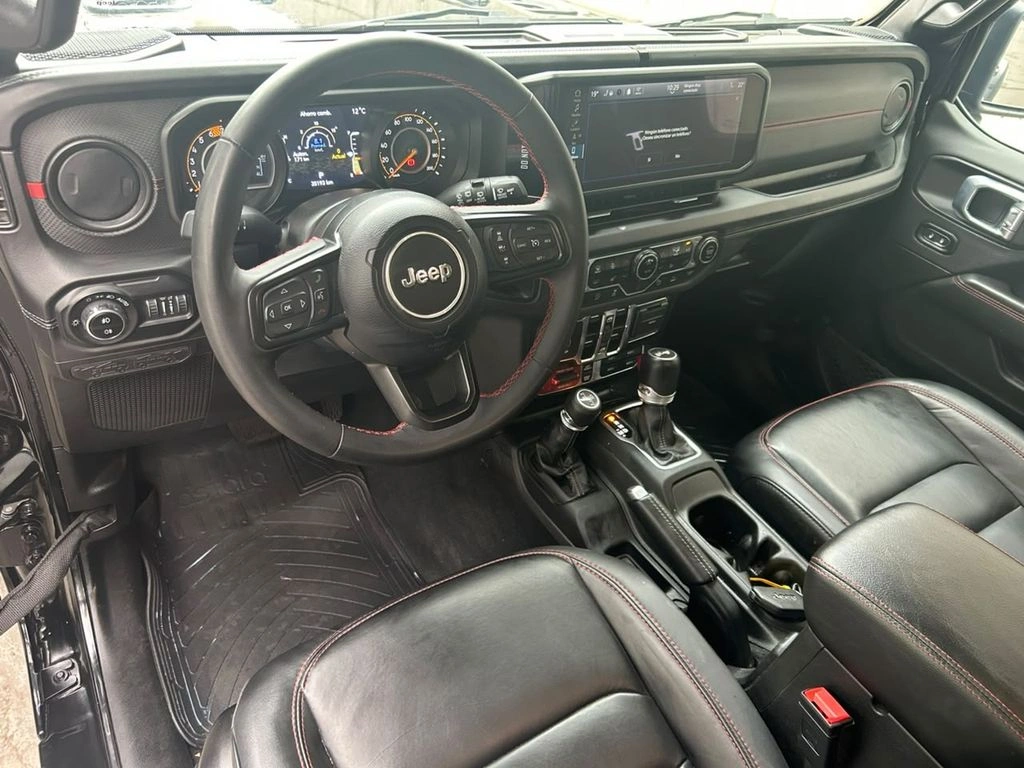 Jeep Wrangler 2.0 T Sahara At 4x4 año 2025