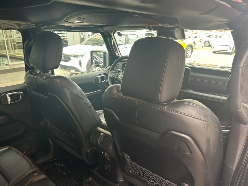 Jeep Wrangler 2.0 T Sahara At 4x4 año 2025