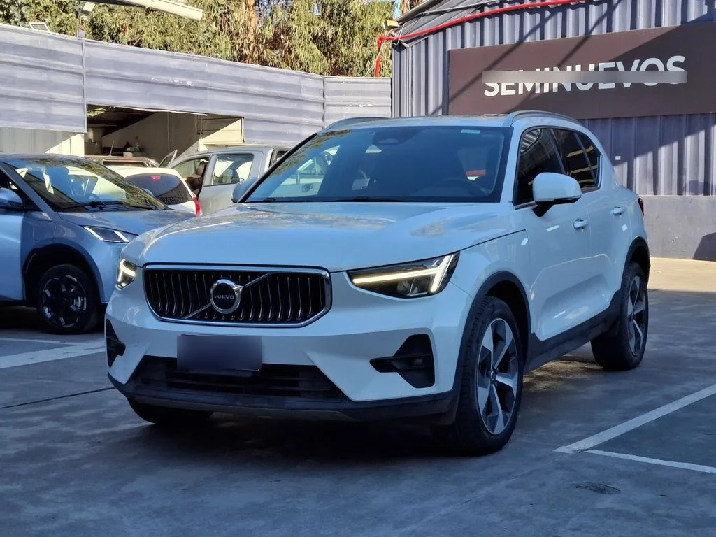 Volvo Xc40 2.0 B4 Ultimate Fwd At 5p año 2023