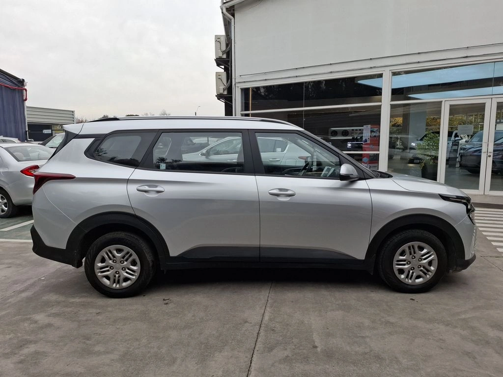 Kia Carens 1.5l Lx 4x2 6mt 5p año 2025