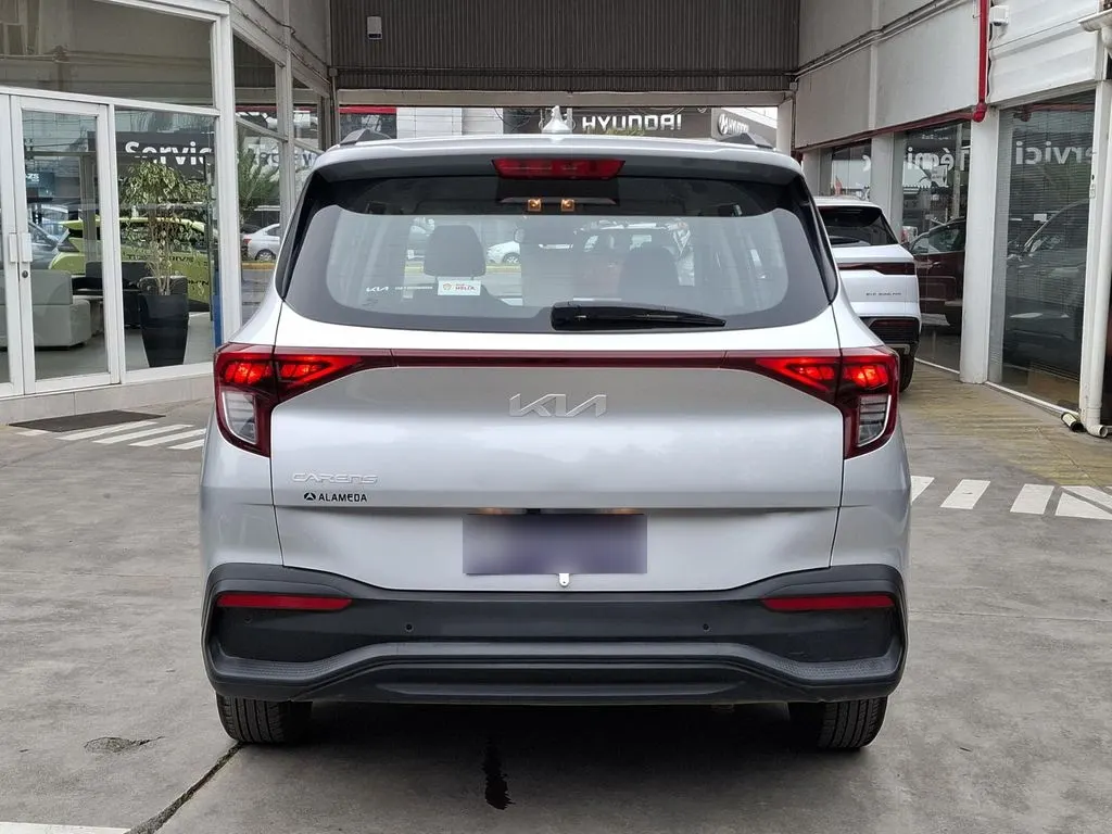 Kia Carens 1.5l Lx 4x2 6mt 5p año 2025