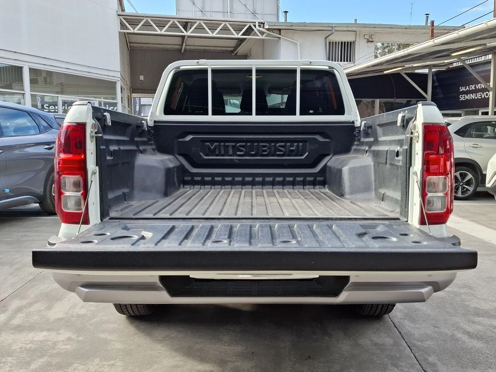 Mitsubishi L200 2.4 Dakar Xr Mt 4x4 Diesel año 2026