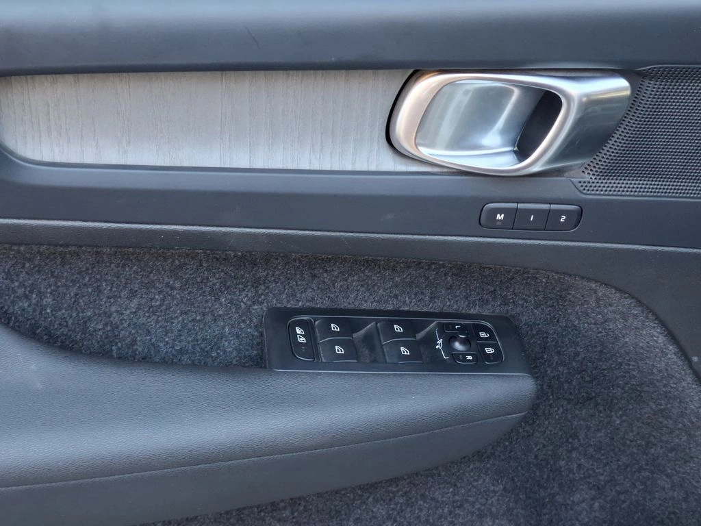 Volvo Xc40 2.0 B4 Ultimate Fwd At 5p año 2023