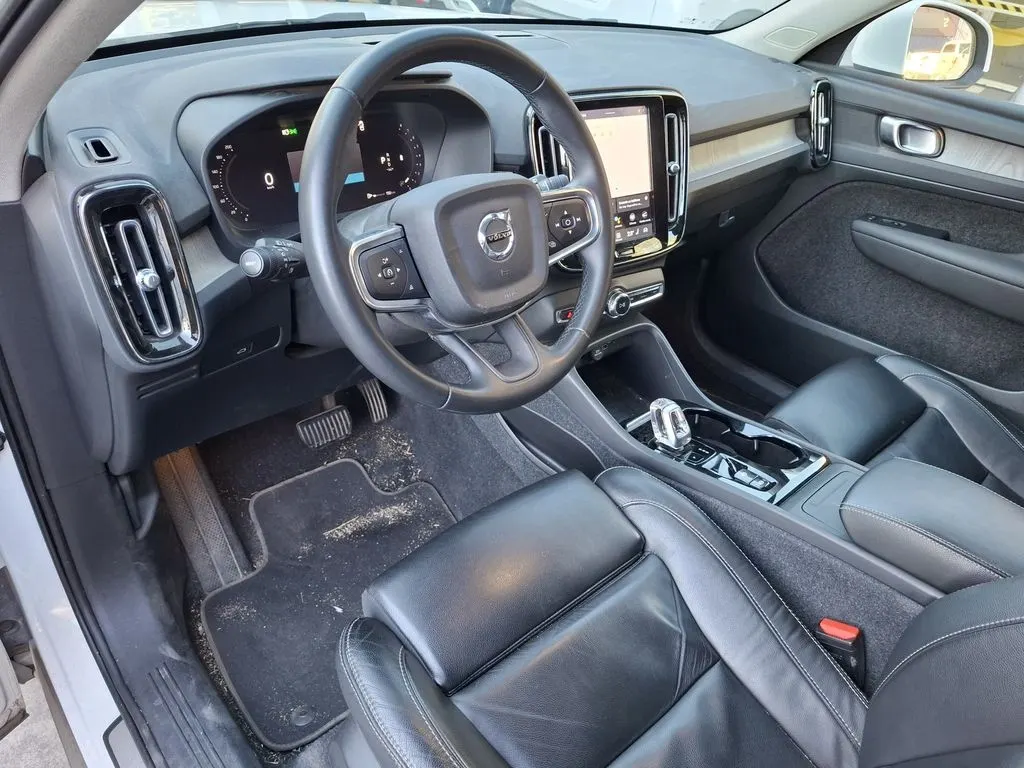 Volvo Xc40 2.0 B4 Ultimate Fwd At 5p año 2023