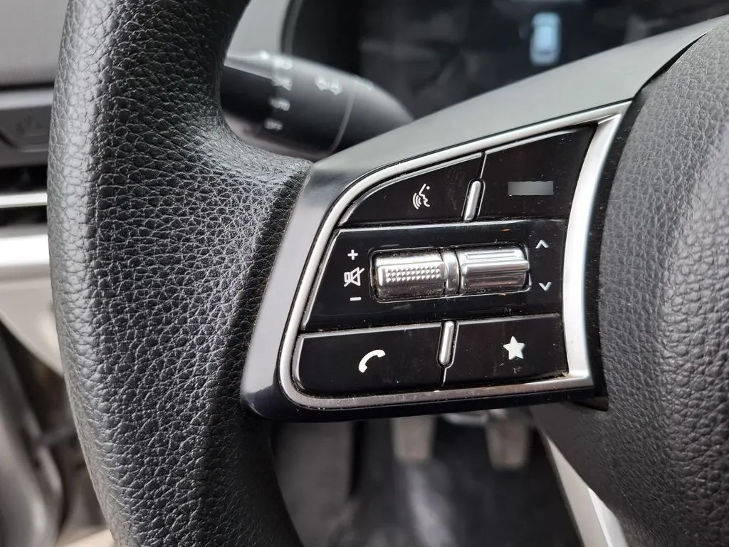Kia Carens 1.5l Lx 4x2 6mt 5p año 2025