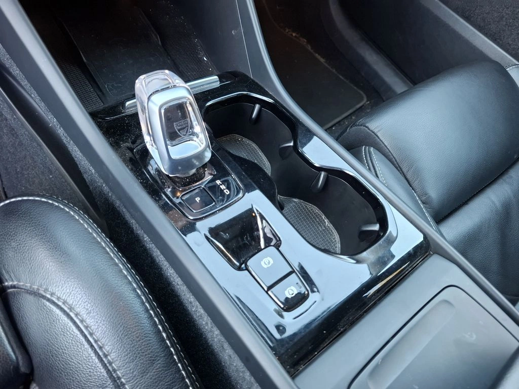 Volvo Xc40 2.0 B4 Ultimate Fwd At 5p año 2023