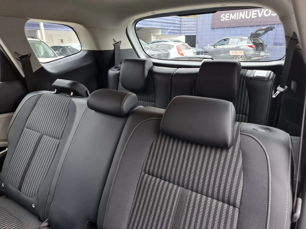 Kia Carens 1.5l Lx 4x2 6mt 5p año 2025