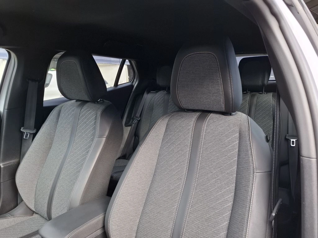 Peugeot 2008 1.2 Allure Pack Puretech 130 4x2 At 5p año 2024