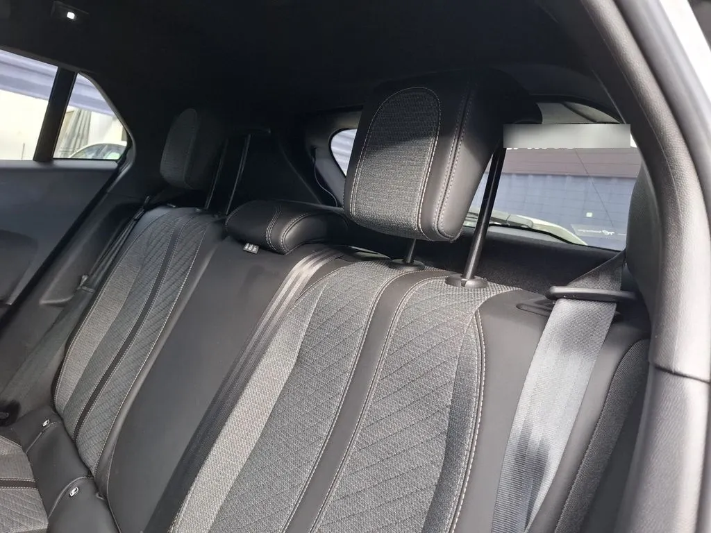 Peugeot 2008 1.2 Active Pack Puretech 130 Mt año 2024