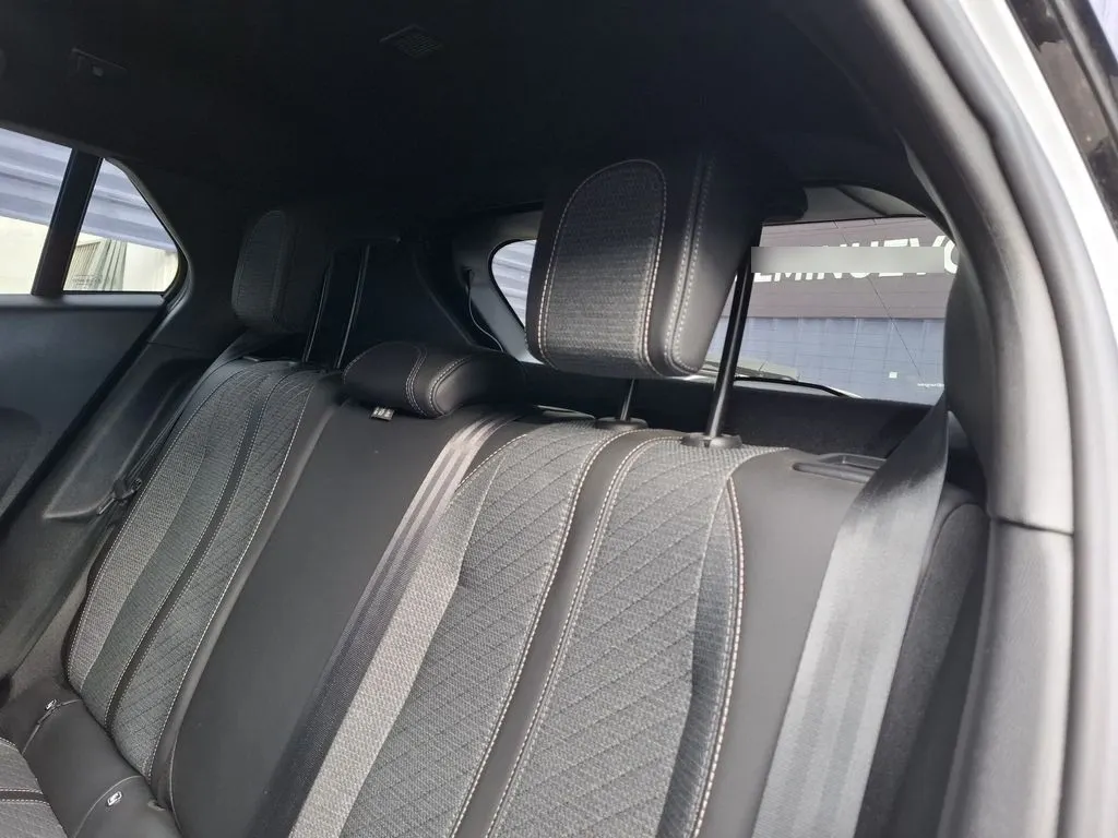 Peugeot 2008 1.2 Allure Pack Puretech 130 4x2 At 5p año 2024