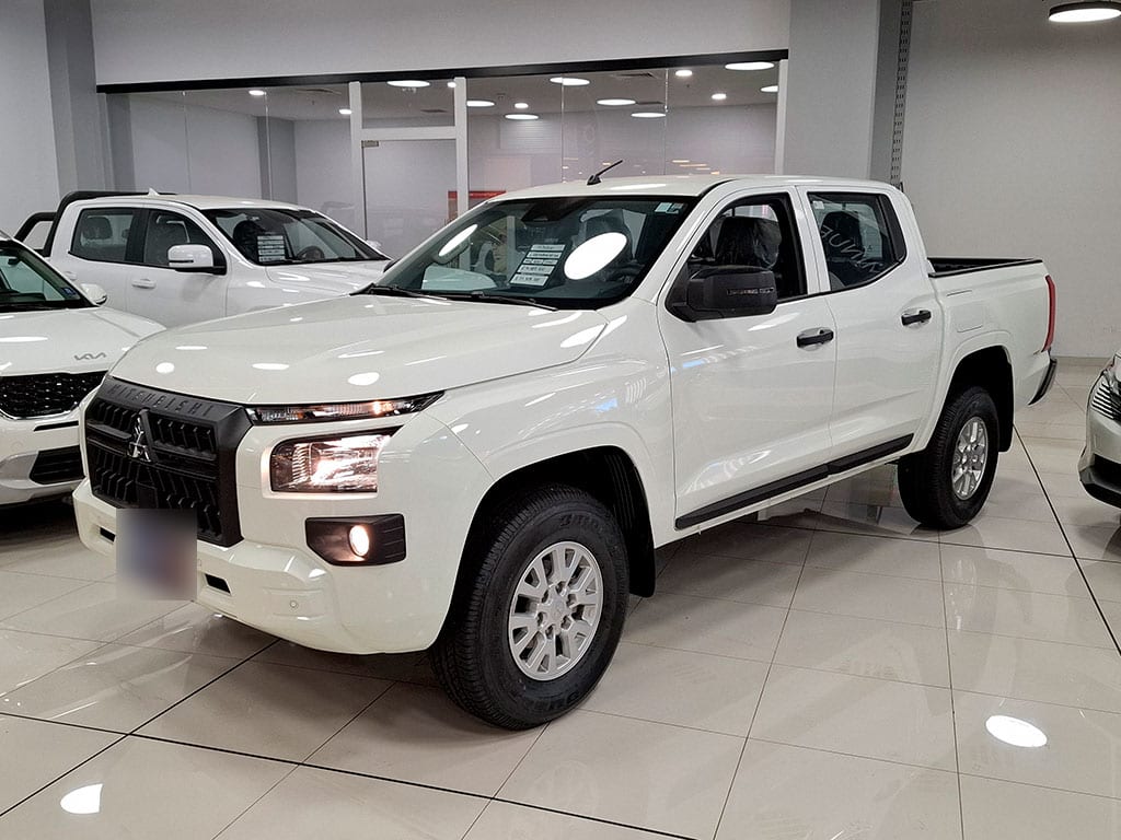 Mitsubishi L200 2.4 Katana Xrt Mt 4x4 Diesel año 2026