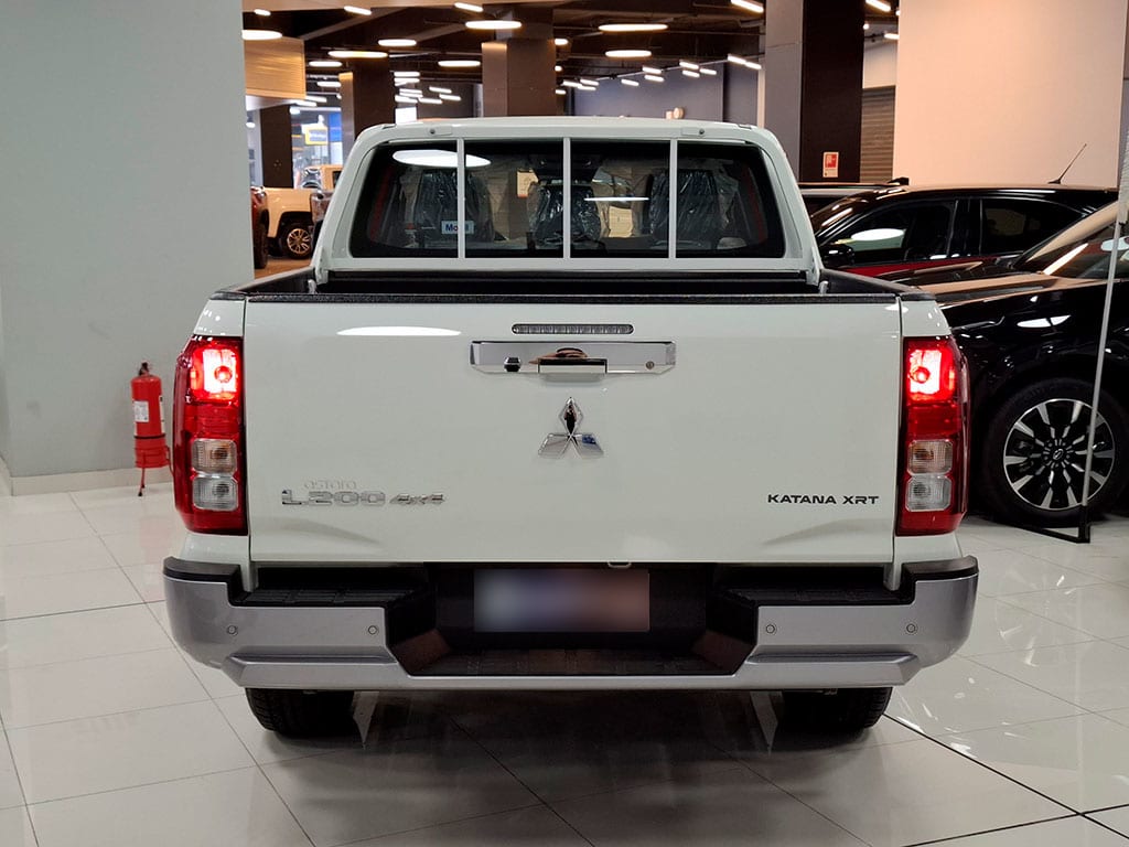 Mitsubishi L200 2.4 Katana Xrt Mt 4x4 Diesel año 2026