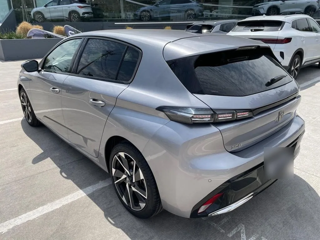 Peugeot 308 1.2 Allure Pack Puretech 130 4x2 Eat8 5p año 2024