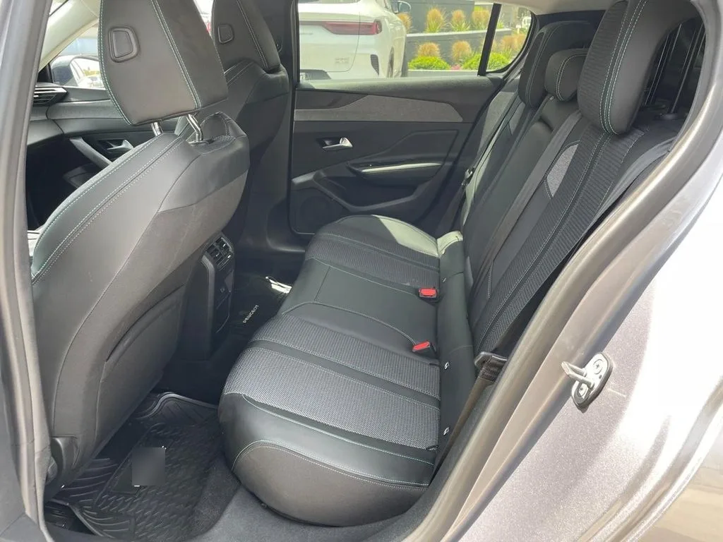 Peugeot 308 1.2 Allure Pack Puretech 130 4x2 Eat8 5p año 2024
