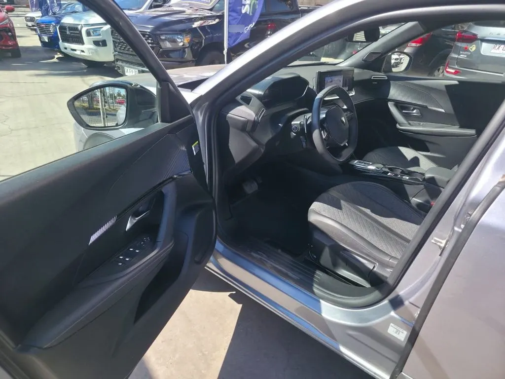 Peugeot 2008 Allure 130 1.2 Aut año 2024
