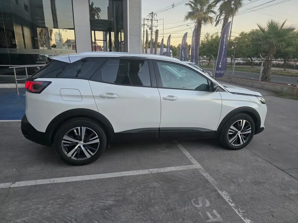 Peugeot 3008 1.2 Active Pack Puretech 130 año 2022