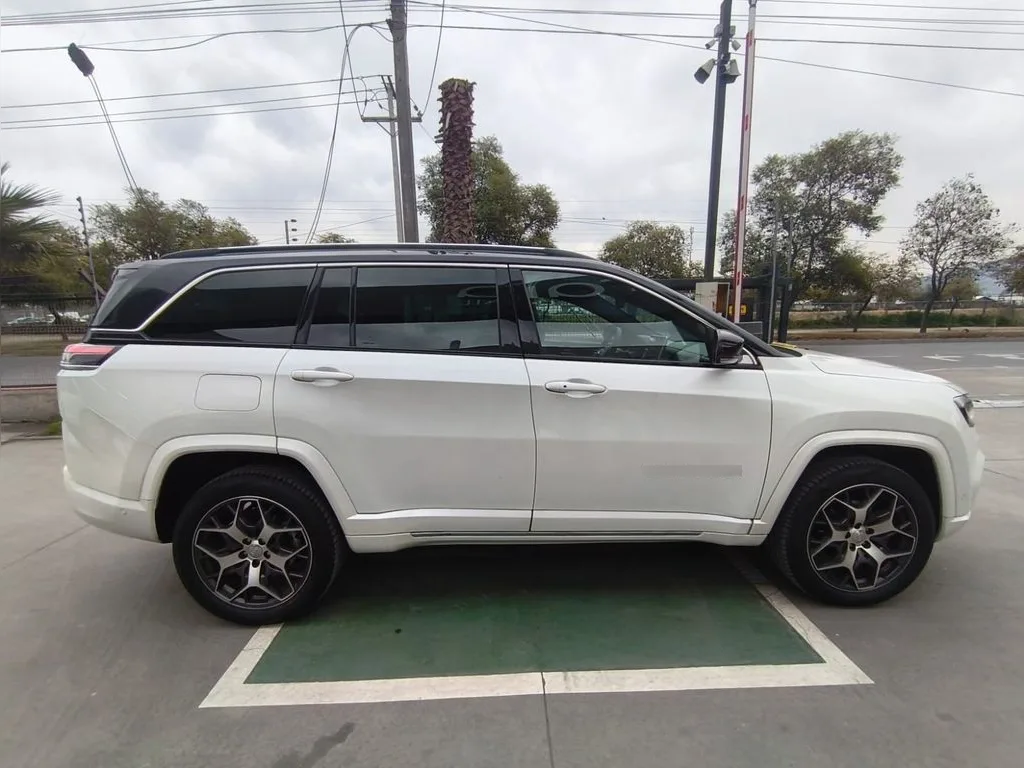 Jeep Commander Overland 4x4 2.0 Aut Diesel año 2023