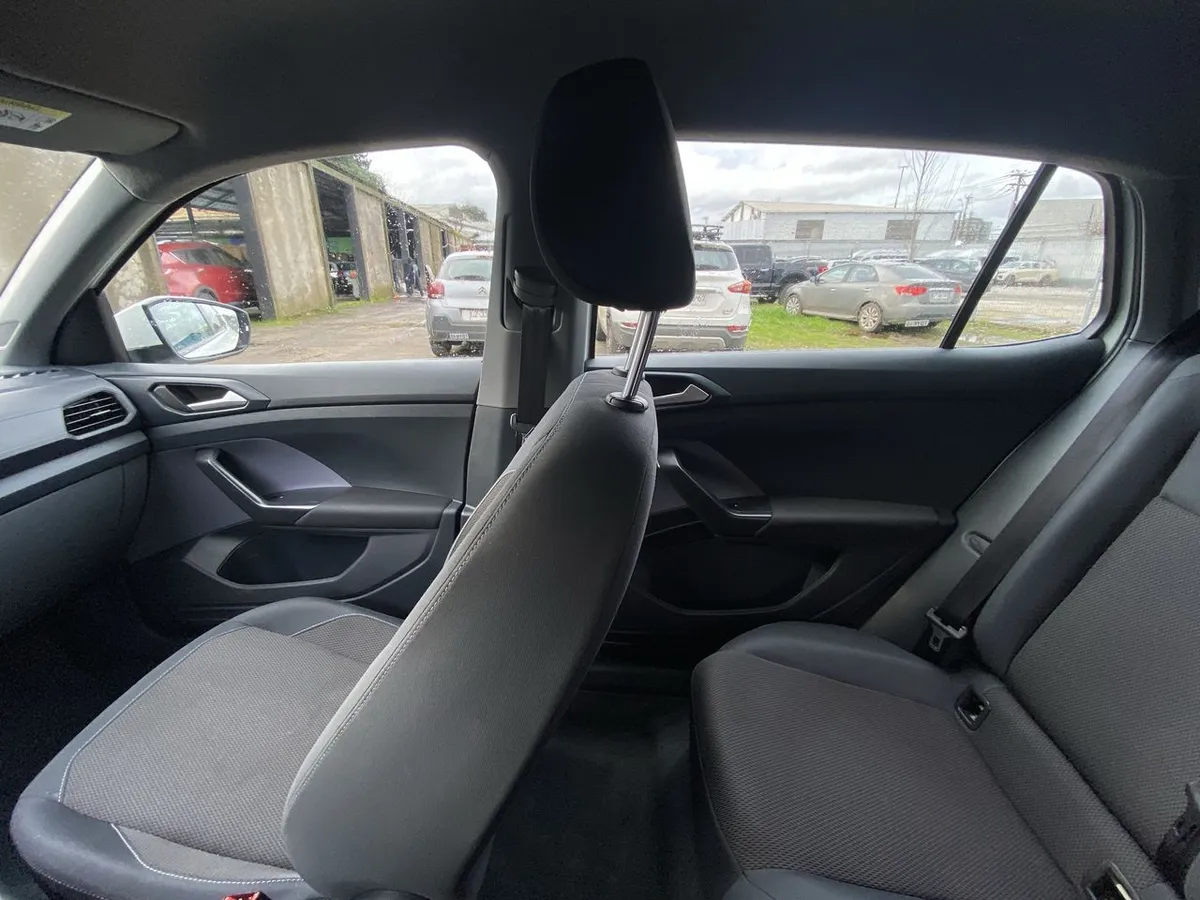 Volkswagen T-Cross 1.0 Tsi Trendline 4x2 5mt 5p año 2024
