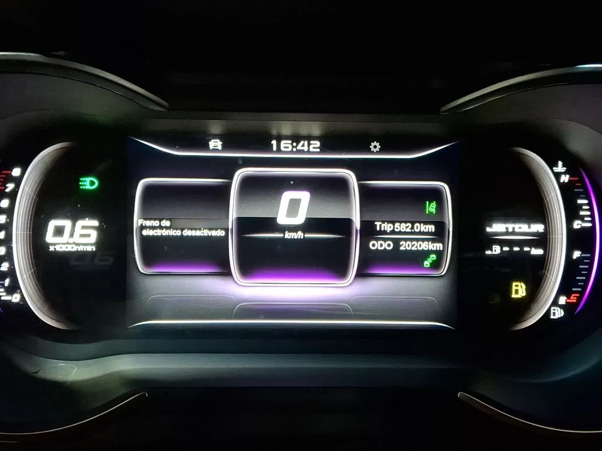 Jetour X70 1.5t Lux Fl 4x2 Mt 5p año 2025
