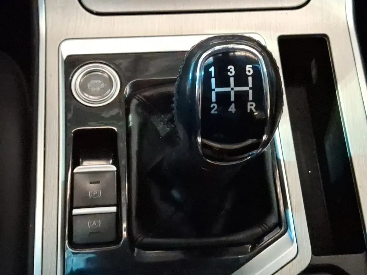 Jetour X70 1.5t Lux Fl 4x2 Mt 5p año 2025