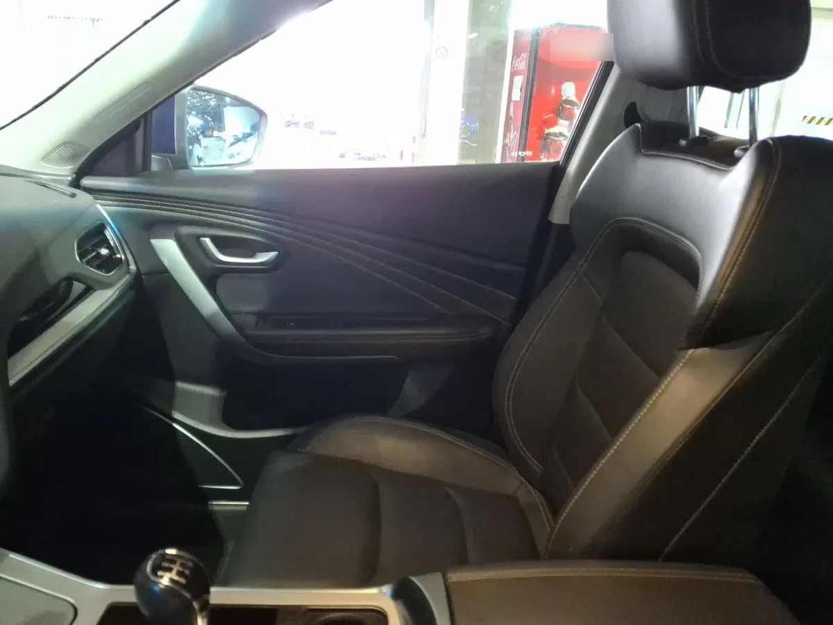 Jetour X70 1.5t Lux Fl 4x2 Mt 5p año 2025