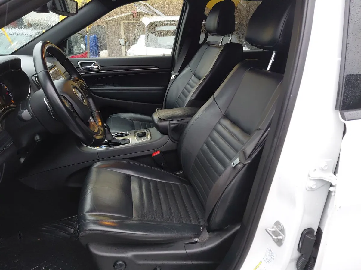 Jeep Grand Cherokee 3.6 Limited 4x4 At 5p año 2022