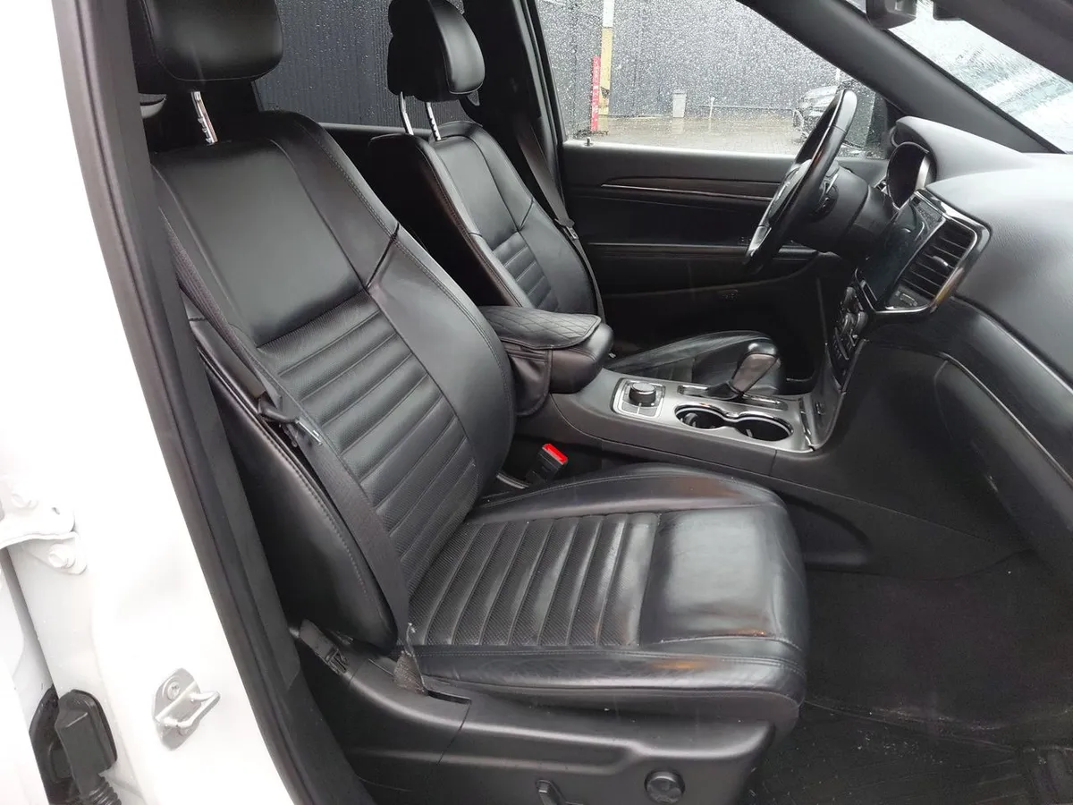 Jeep Grand Cherokee 3.6 Limited 4x4 At 5p año 2022