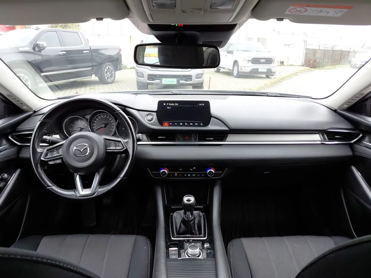 Mazda 6 2.0 Core 4x2 6mt 4p año 2024